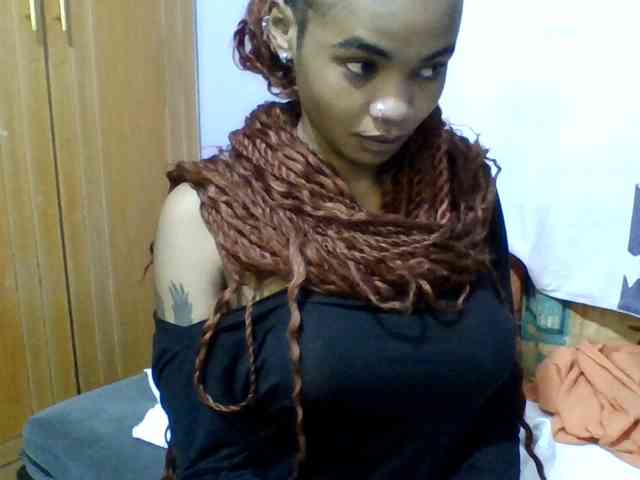 prettie-brownskin's live room