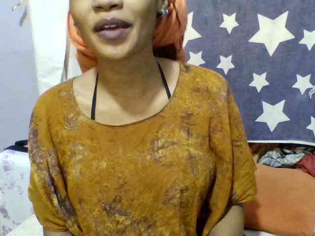 Prettie-brownskin webcam
