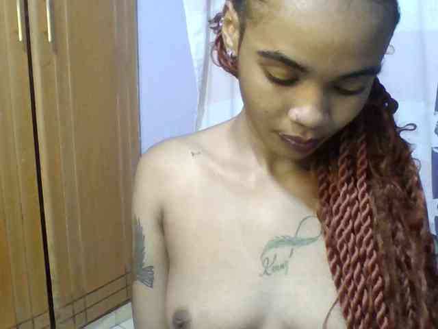 Prettie-brownskin webcam