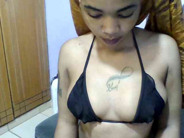 Prettie-brownskin webcam