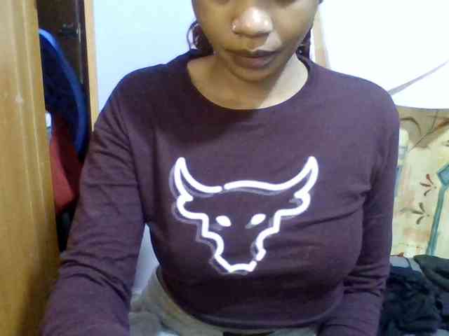 Prettie-brownskin webcam