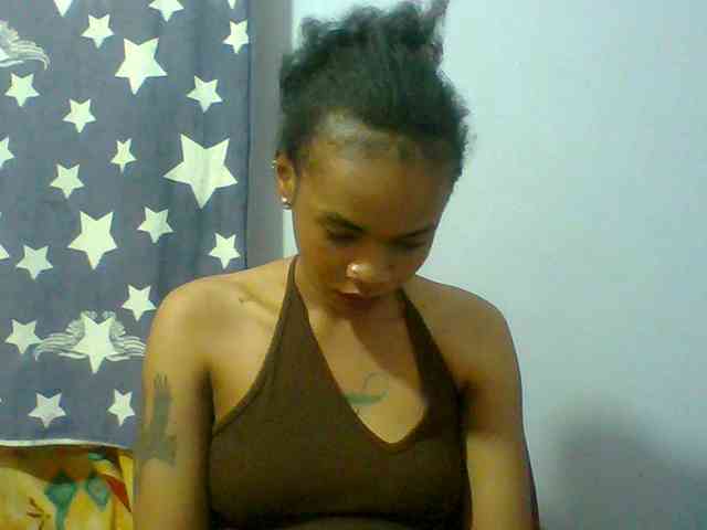 Prettie-brownskin webcam