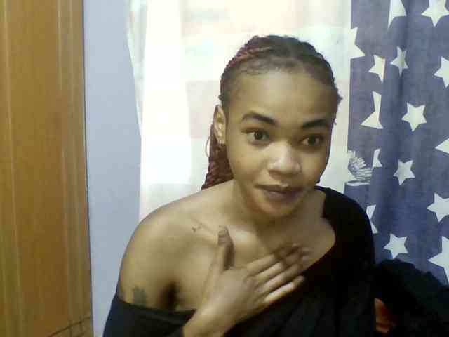 Prettie-brownskin webcam