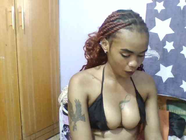 Prettie-brownskin webcam