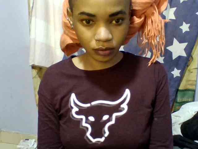 Prettie-brownskin webcam