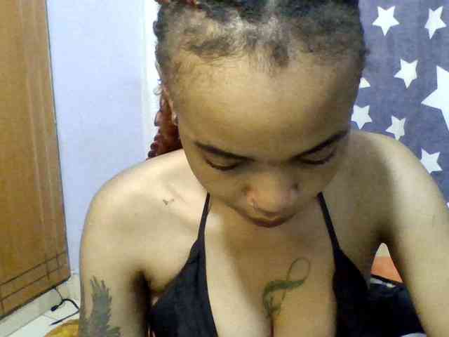 Prettie-brownskin webcam