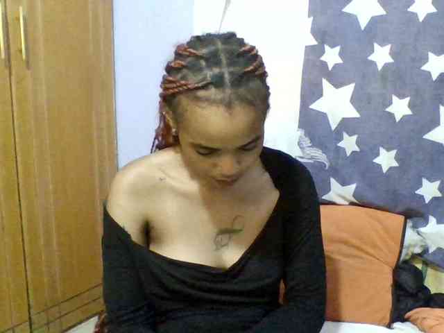 Prettie-brownskin webcam