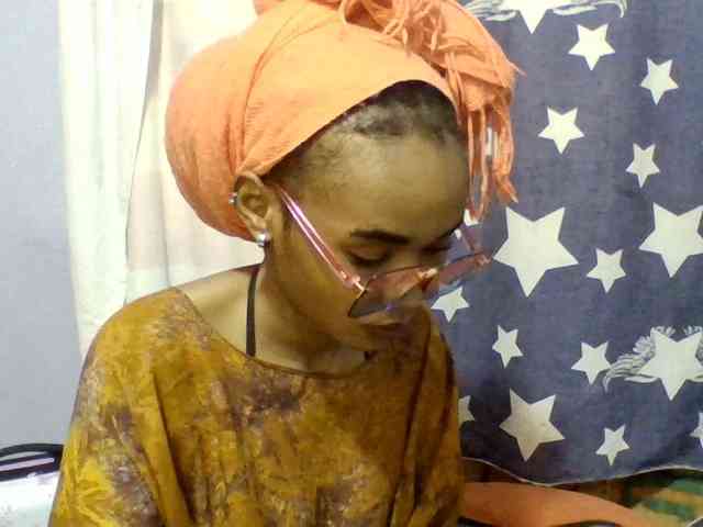Prettie-brownskin webcam