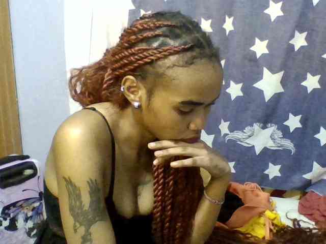 Prettie-brownskin webcam