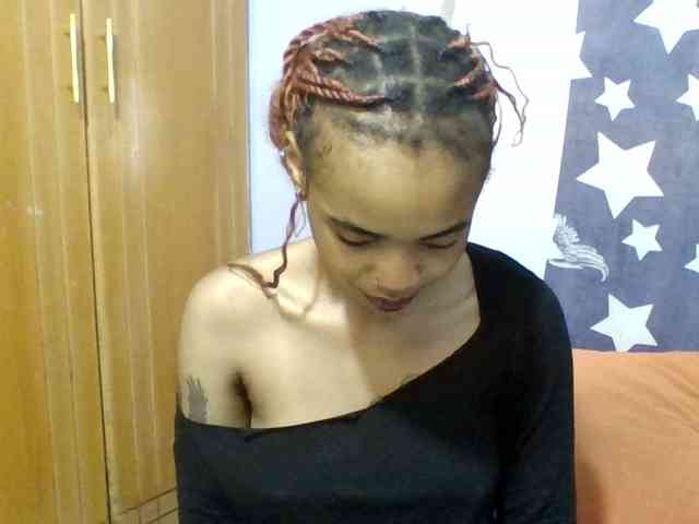 Prettie-brownskin webcam