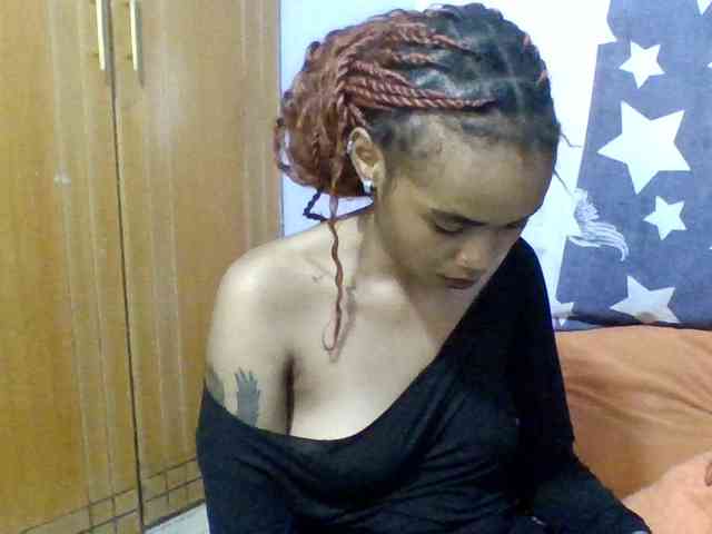 Prettie-brownskin webcam