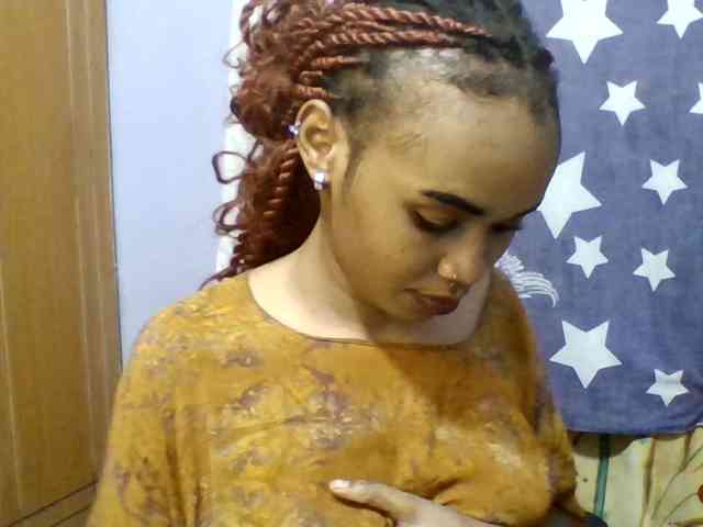 Prettie-brownskin webcam