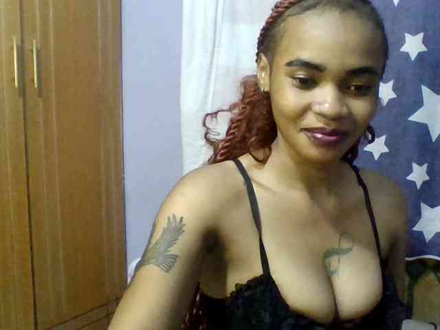 Prettie-brownskin webcam
