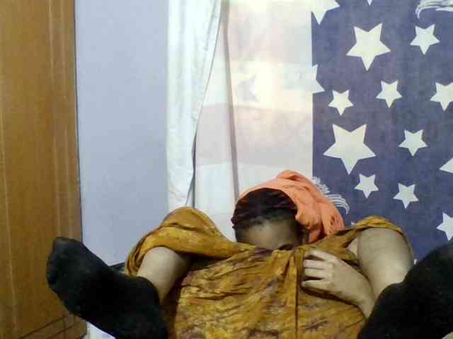 Prettie-brownskin webcam