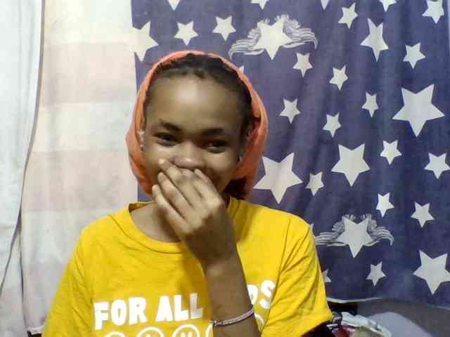 Prettie-brownskin webcam