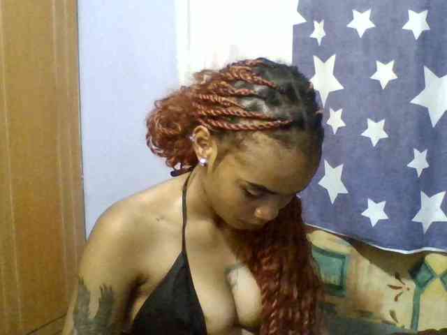 Prettie-brownskin webcam