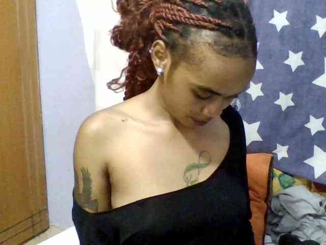 Prettie-brownskin webcam