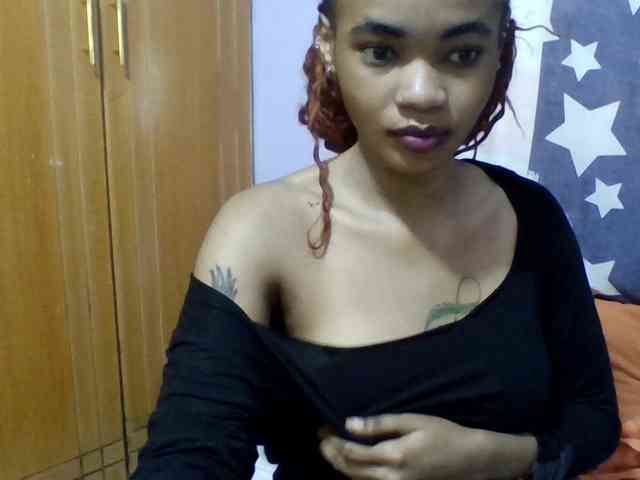 Prettie-brownskin webcam