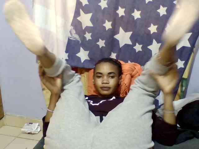 Prettie-brownskin webcam