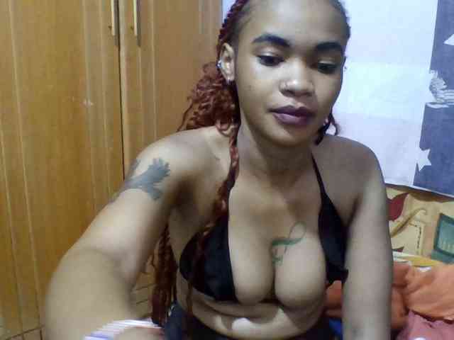 Prettie-brownskin webcam