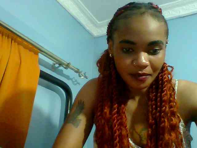 Prettie-brownskin webcam