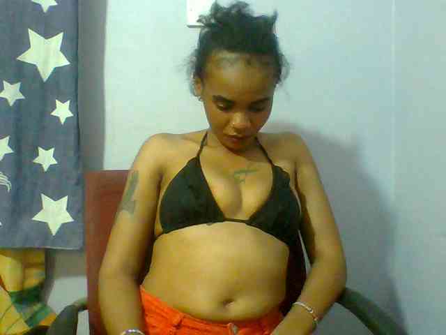 Prettie-brownskin webcam