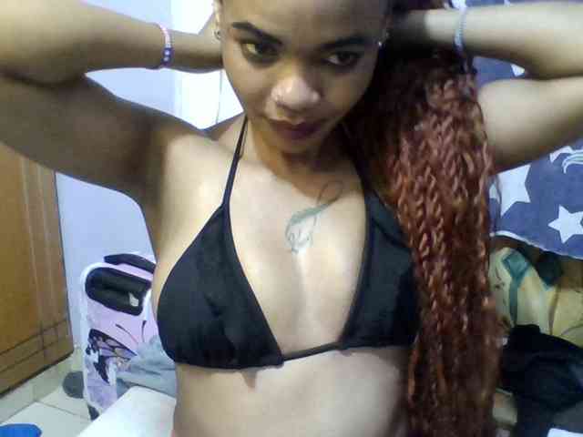 Prettie-brownskin webcam
