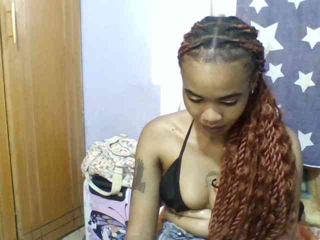 Prettie-brownskin webcam