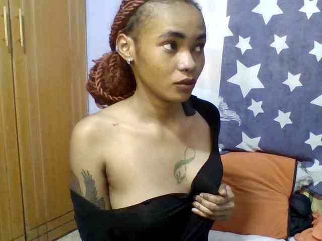 Prettie-brownskin webcam
