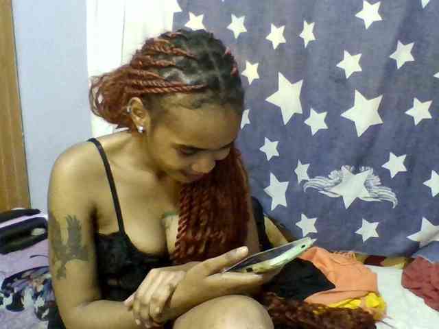 Prettie-brownskin webcam