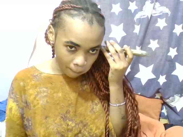 Prettie-brownskin webcam
