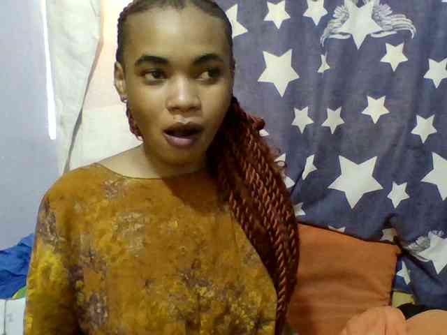 Prettie-brownskin webcam