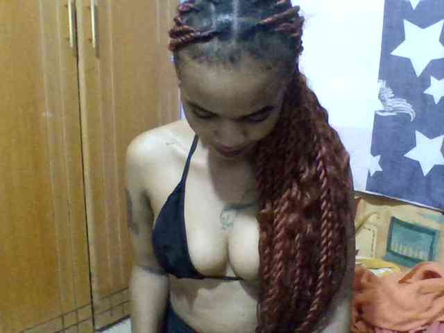 Prettie-brownskin webcam