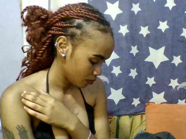Prettie-brownskin webcam