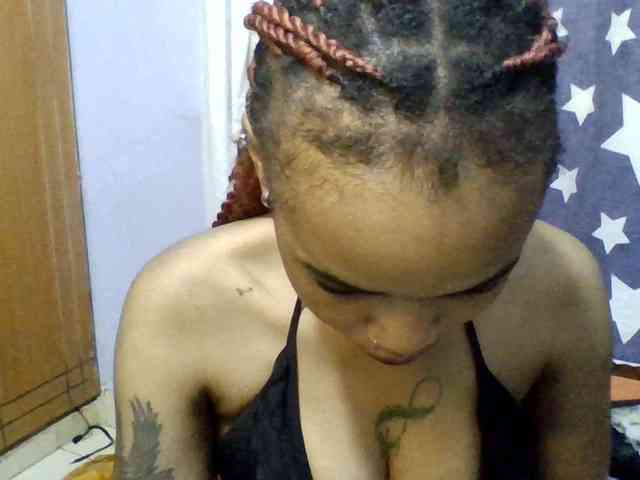 Prettie-brownskin webcam