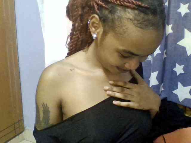 Prettie-brownskin webcam