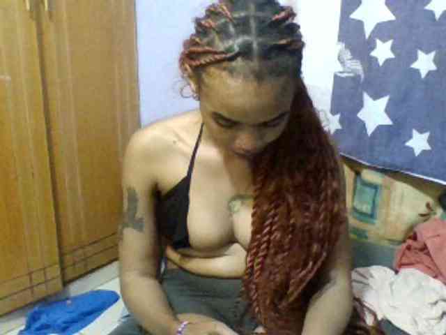 Prettie-brownskin webcam