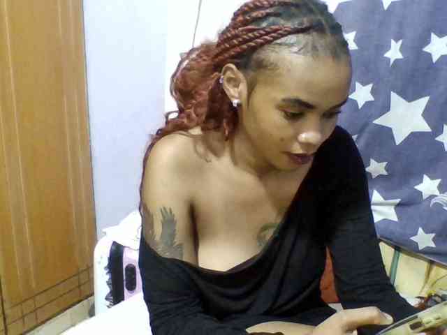 Prettie-brownskin webcam
