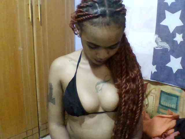 Prettie-brownskin webcam