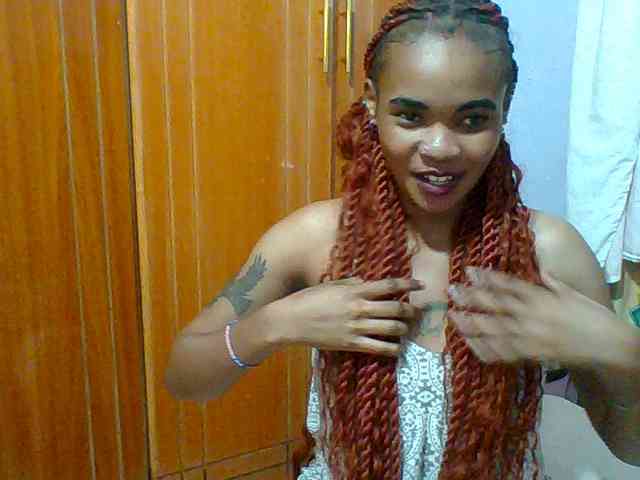 Prettie-brownskin webcam