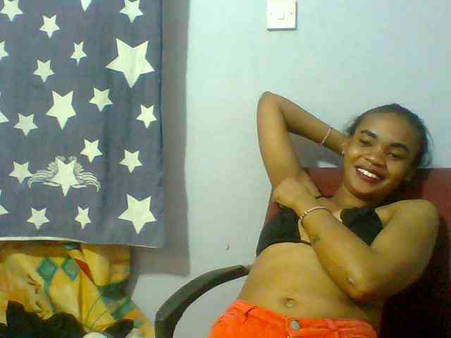 Prettie-brownskin webcam