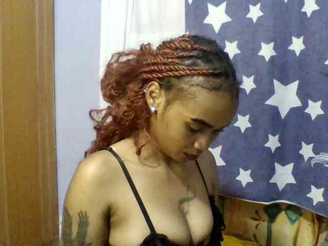 Prettie-brownskin webcam