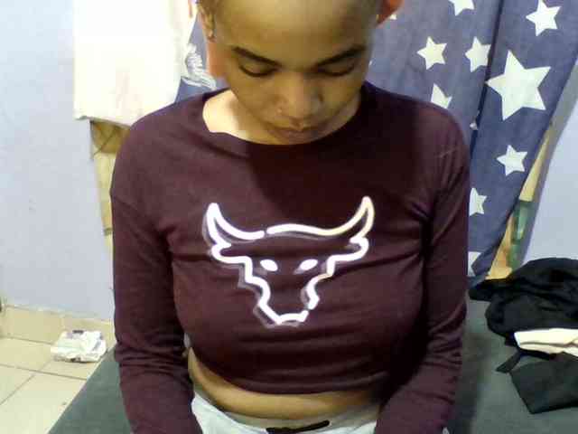 Prettie-brownskin webcam
