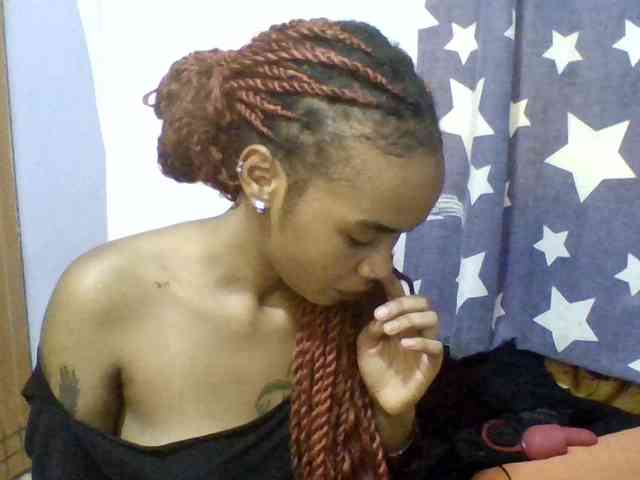 Prettie-brownskin webcam