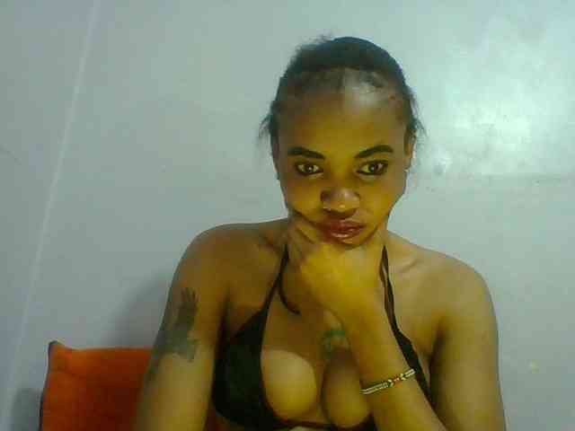 Prettie-brownskin webcam
