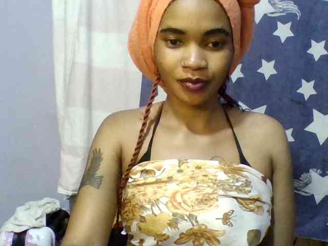 Prettie-brownskin webcam