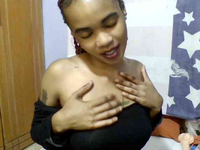 Prettie-brownskin webcam