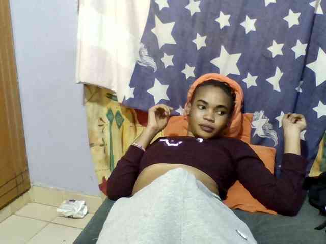 Prettie-brownskin webcam