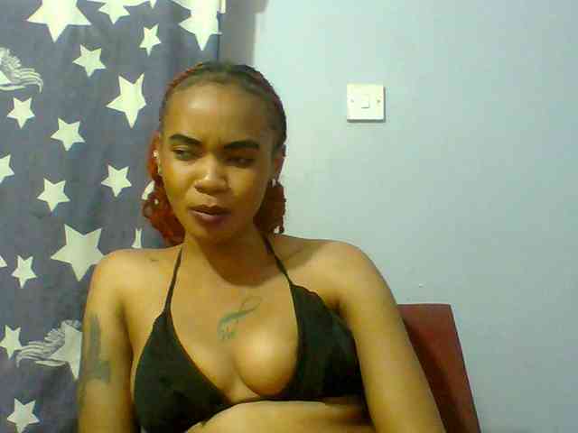 Prettie-brownskin webcam