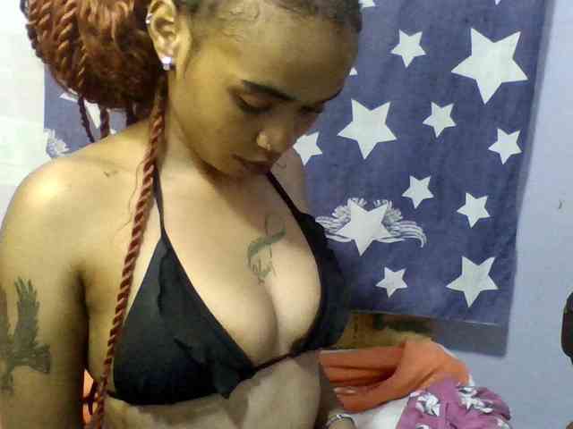 Prettie-brownskin webcam